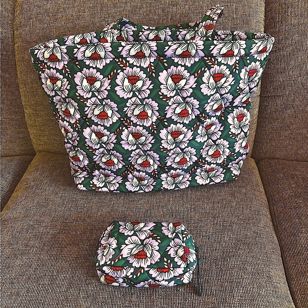 NWT Vera Bradley East West Tote & Matching Essential Small Cosmetic Bag